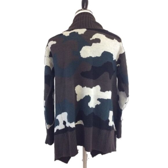 Romeo and Juliet Couture Camo Open Sweater - Picture 3 of 8